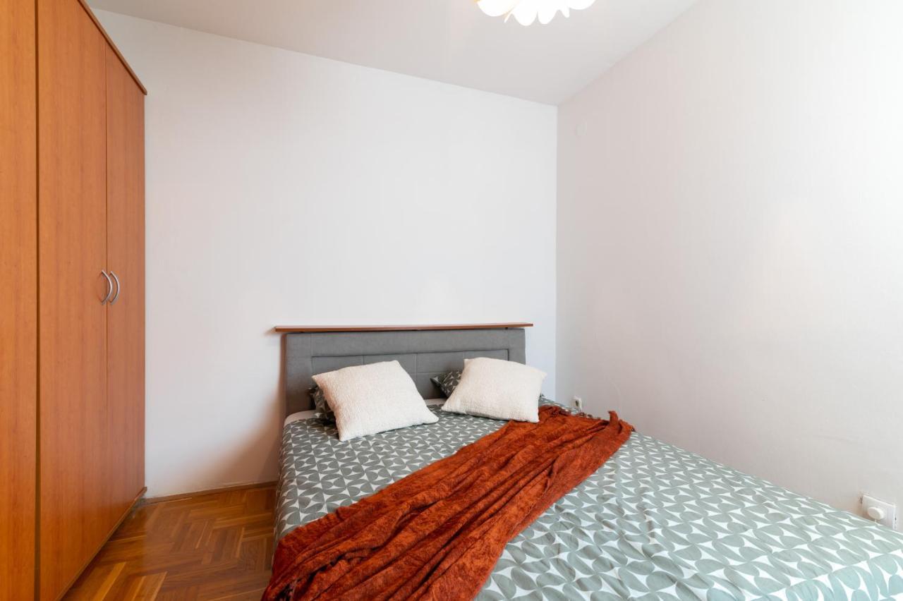 Apartament Oblica Apartment